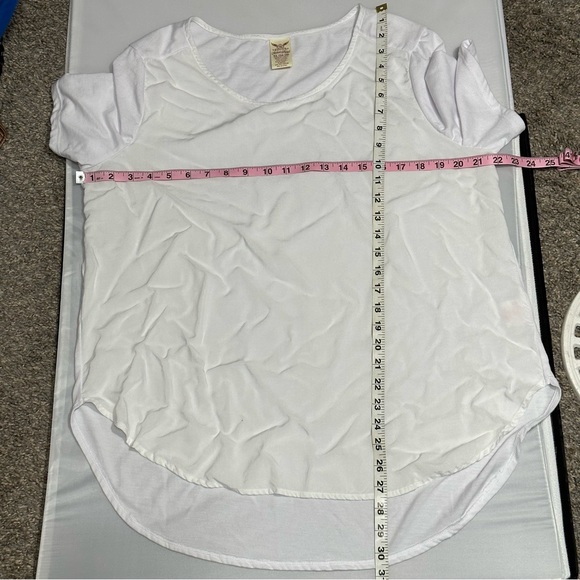 NWOT~Women’s White Short Sleeve Soft T-shirt Blouse with Crips Front Panel - Picture 4 of 4